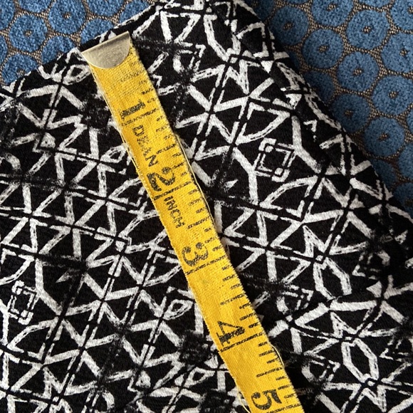 LuLaRoe Cassie skirt basic black and white graphic design. - Picture 8 of 8